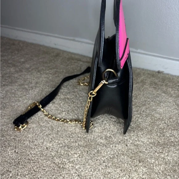 Retro Telephone Handbag with Pink and Gold Accents - Picture 4 of 6